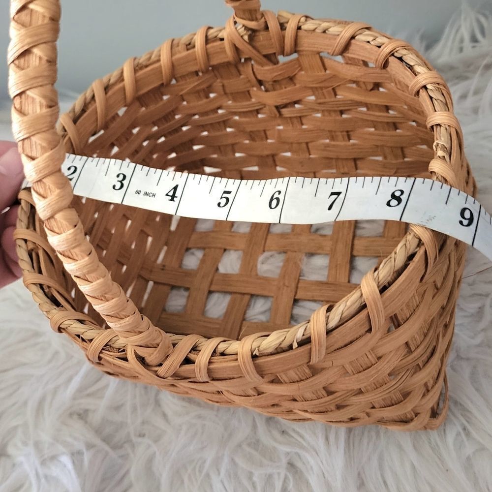 Handcrafted wicker basket - Picture 5 of 6